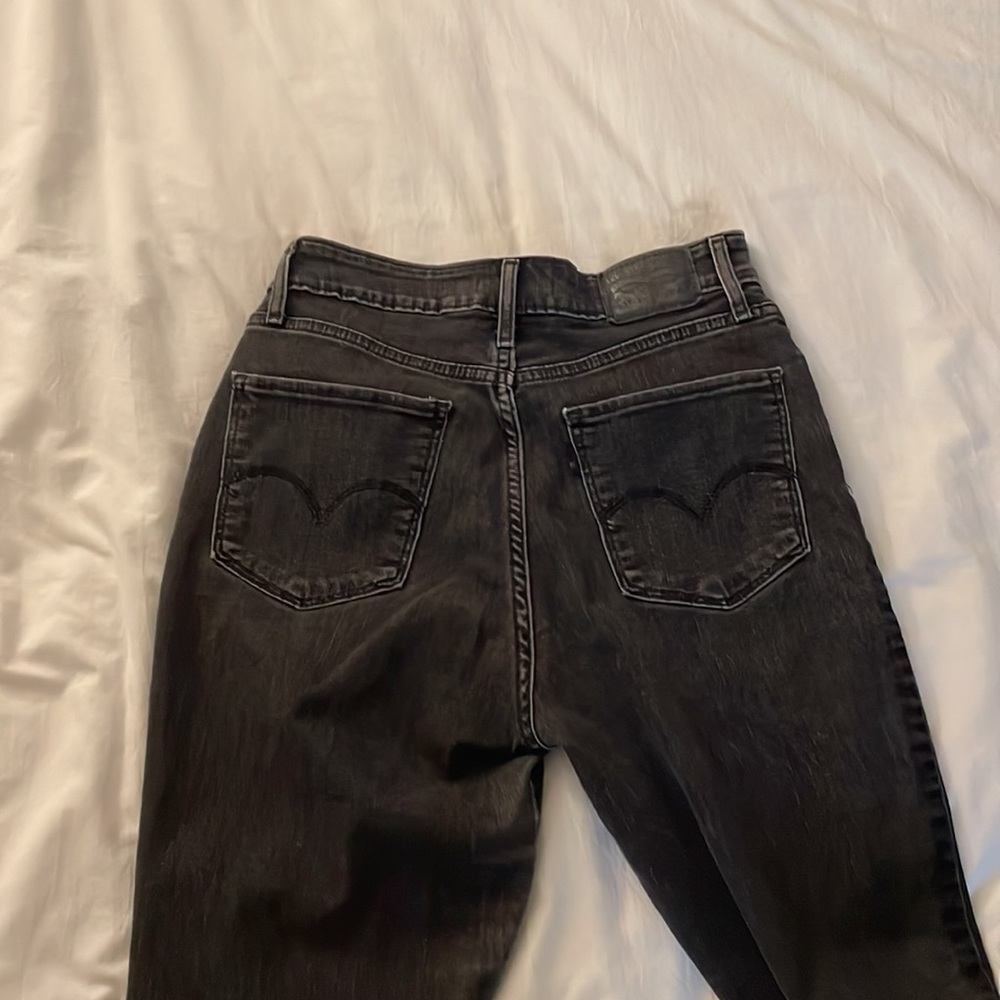 Levis-“High Rise Skinny” - Picture 4 of 4